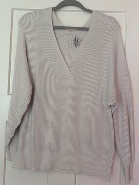 V-Neck Lightweight Knit Sweater - Cream/White